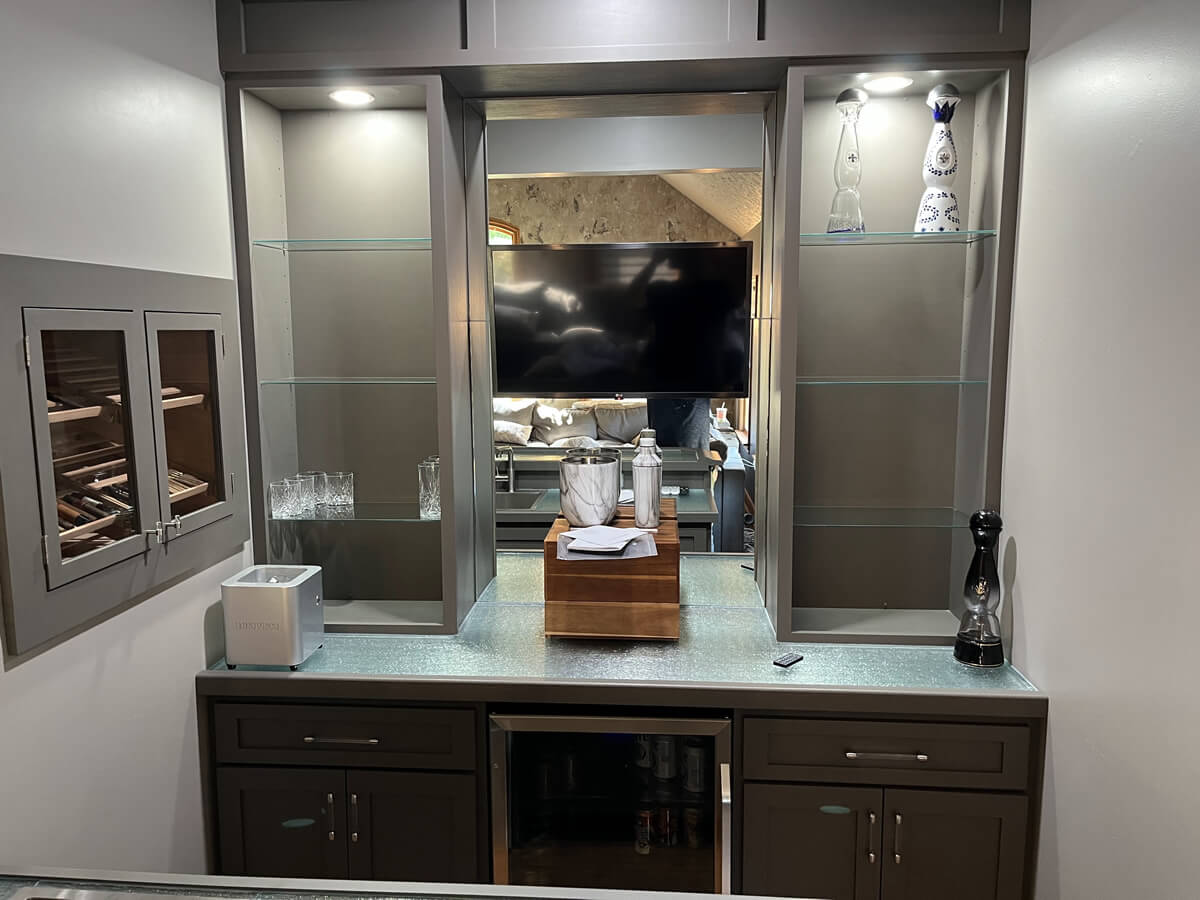 Custom Bar Custom Bar